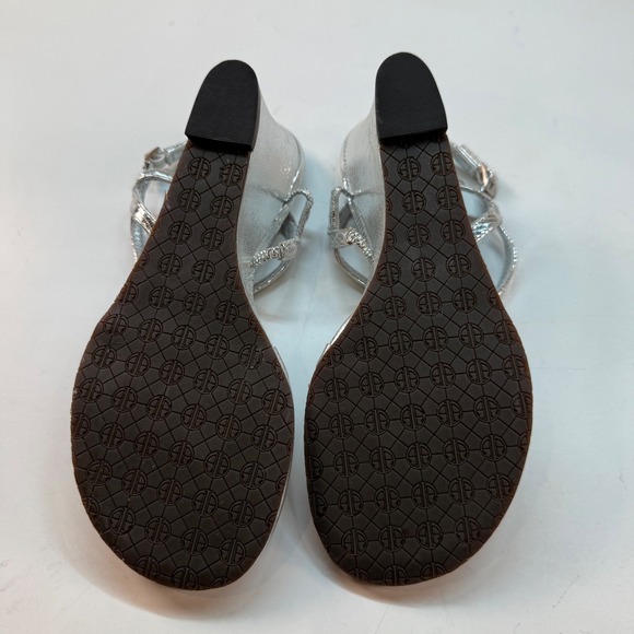 Lilly‎ Pulitzer Silver Metallic Wedge Sandals Logo Medallion Women's Size 6 - Picture 6 of 10